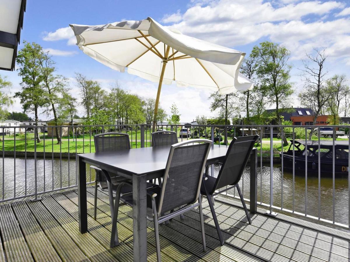 Landal Waterpark Sneekermeer Hotell Terherne Rum bild